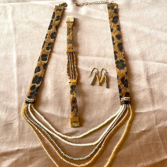 Blazin Roxx by M & F Western Leopard Fur Print Necklace Bracelet & Earrings Set - Picture 13 of 13